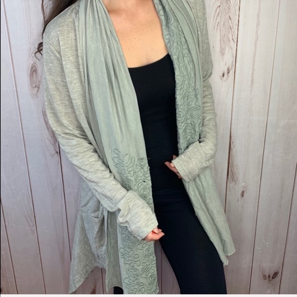 Tops - The Autumn Cardigan- grey stitched lightweight